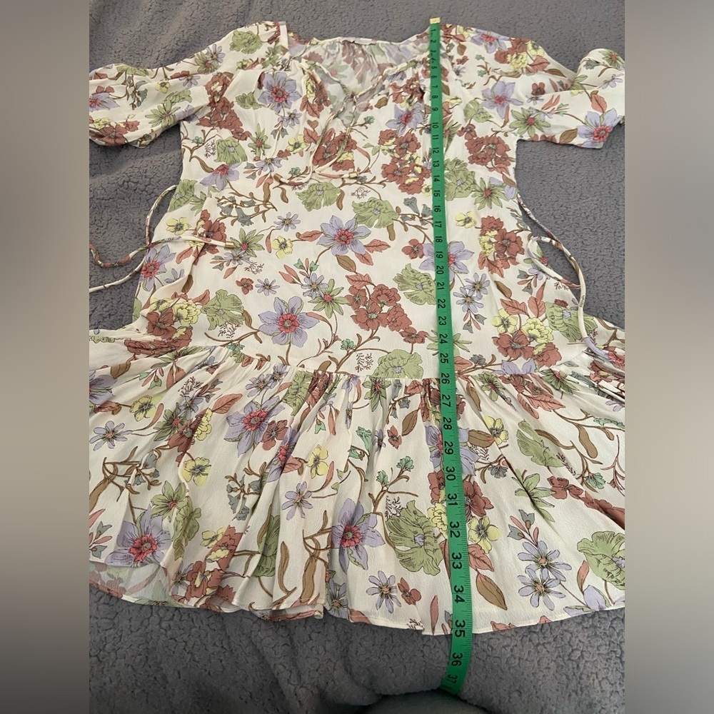 OLIVACEOUS PRINTED DRESS SIZE MEDIUM - Picture 3 of 9